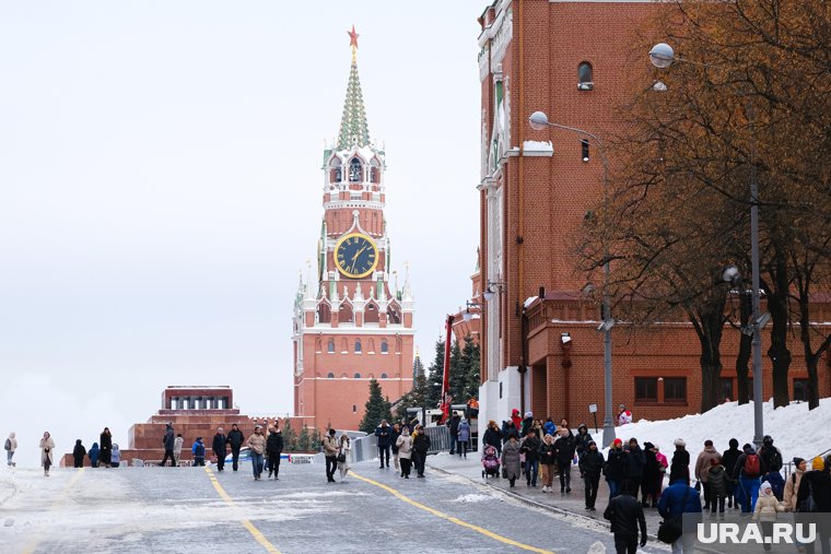 Участок Красной площади в Москве оцепили после запуска фейерверка