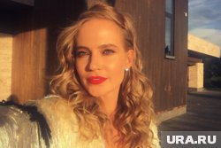 Глюкоза (настоящее имя — Наталья Ильинична Чистякова-Ионова) — российская певица, актриса и телеведущая