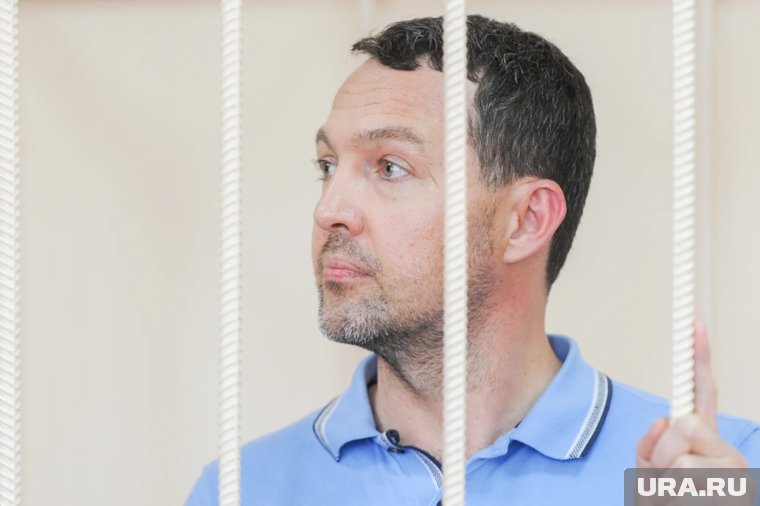 Атаманченко получал займы от корпорации и вовремя их не возвращал 
