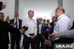 Денис Паслер отчитал мэра и застройщика перед журналистами