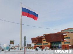 Алексей Титовский показал макет стелы Трудовой доблести