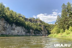 Земельный участок находится около реки Ай