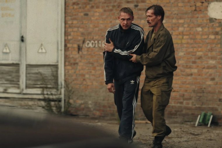 На фоне успеха сериала выпустили документальный фильм, который рассказывает о формировании ОПГ «Общак»