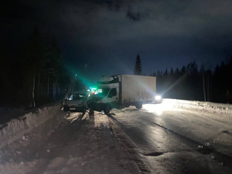 Водитель легковушки отправлен в больницу