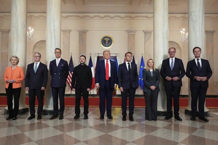 Европейские лидеры и Владимир Зеленский нашли способ влиять на Трампа через лесть, объясняет политолог