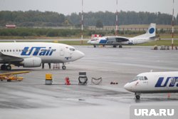 Самолет отбуксирован на стоянку, повреждений нет