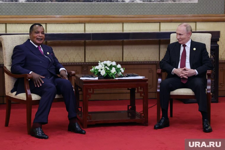 Путин проводит переговоры с президентом Конго в Пекине