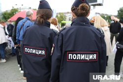 Женщина разорвала рисунки городов-героев в питерском Парголово еще 11 июля