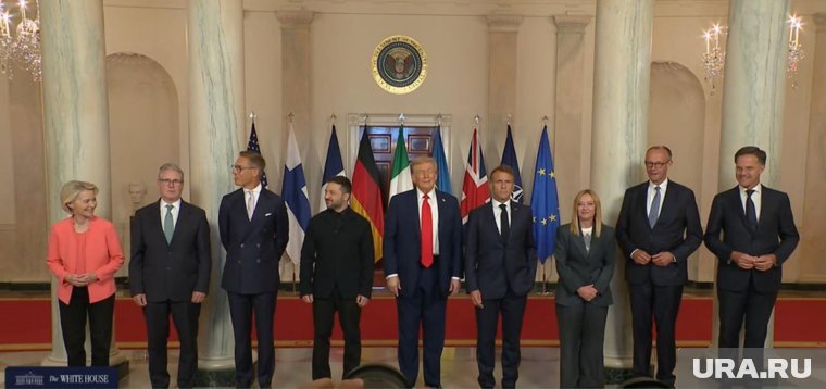 Европейские лидеры и Трамп делают совместное фото в Белом доме