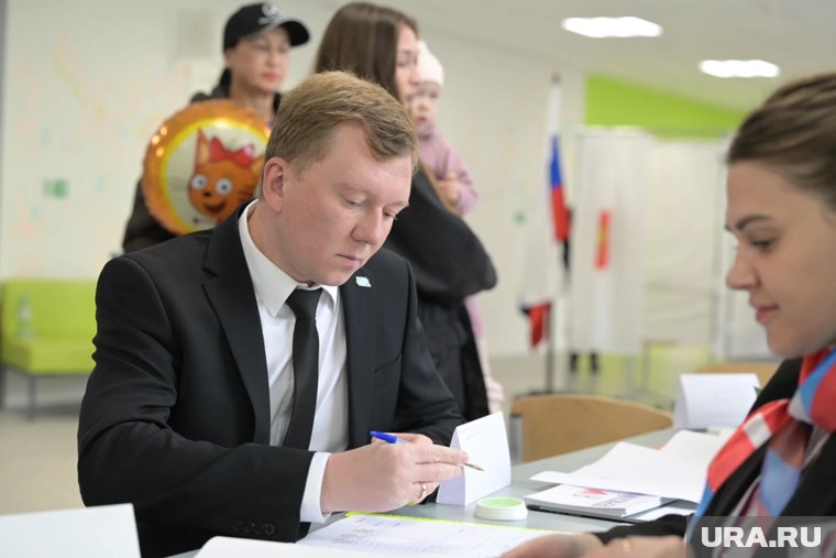 Денис Шитов голосовал в школе «Точка»