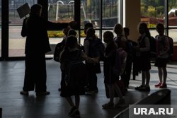 Госдума приняла законопроект, который запрещает детям мигрантов, не знающих русский, учиться в обычных школах