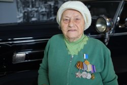 Звезды поздравляли Колтакову с Днем победы