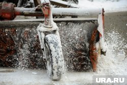 К уборке первого снега на трассах пришлось привлечь дорожные службы 