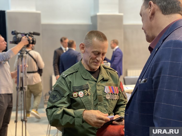 Легендарный командир батальона «Югра» Дмитрий Аксенов получил мандат депутата окружной думы