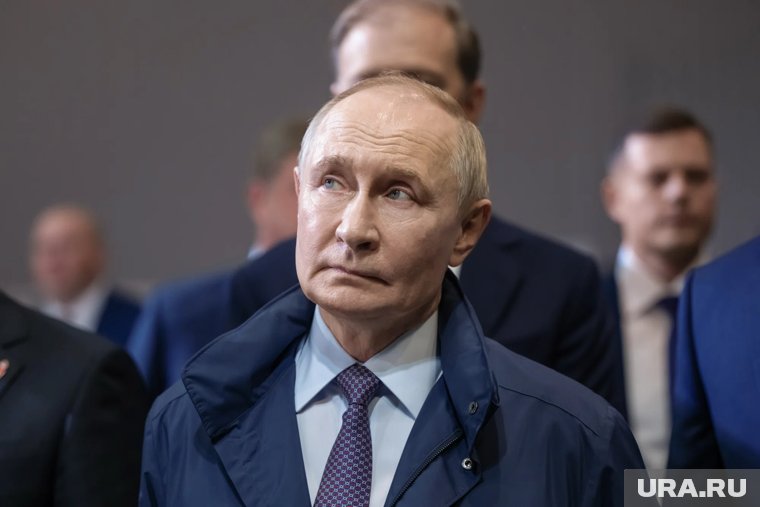 Военные подарили Путину иконы на день рождения