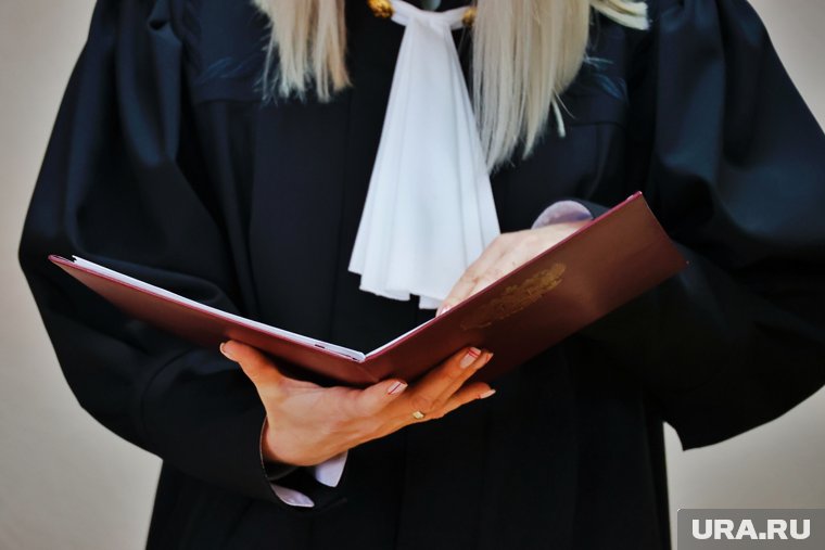 Суд приговорил Акунина* к 14 годам, это решение обжаловала защита писателя