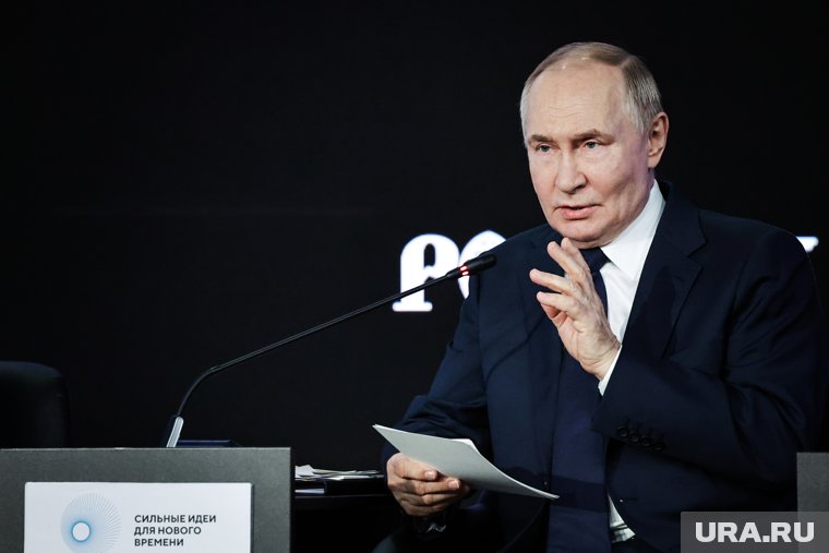 Путин готов к возможному введению Трампом новых санкций против РФ, написала NYT