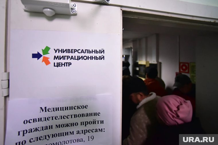 В настоящее время мигранты могут привозить в РФ свои семьи