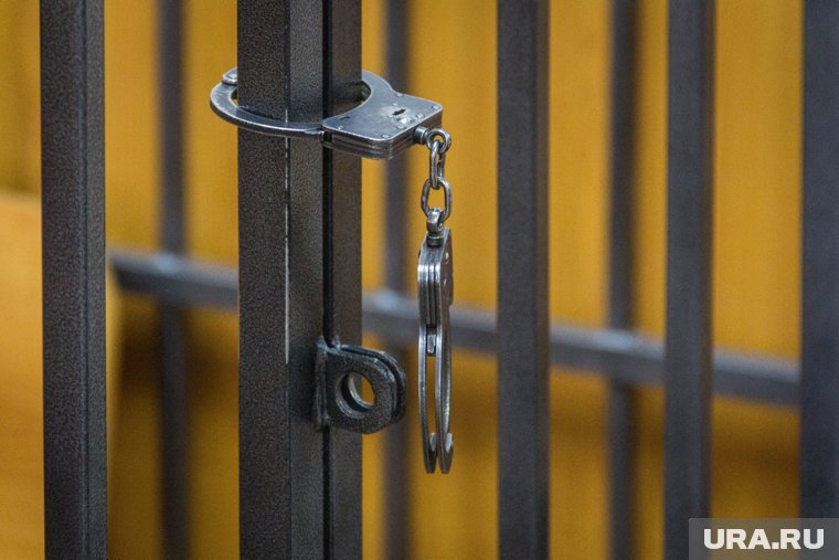 Мельникова подозревают в превышении должностных полномочий и организации незаконной миграции