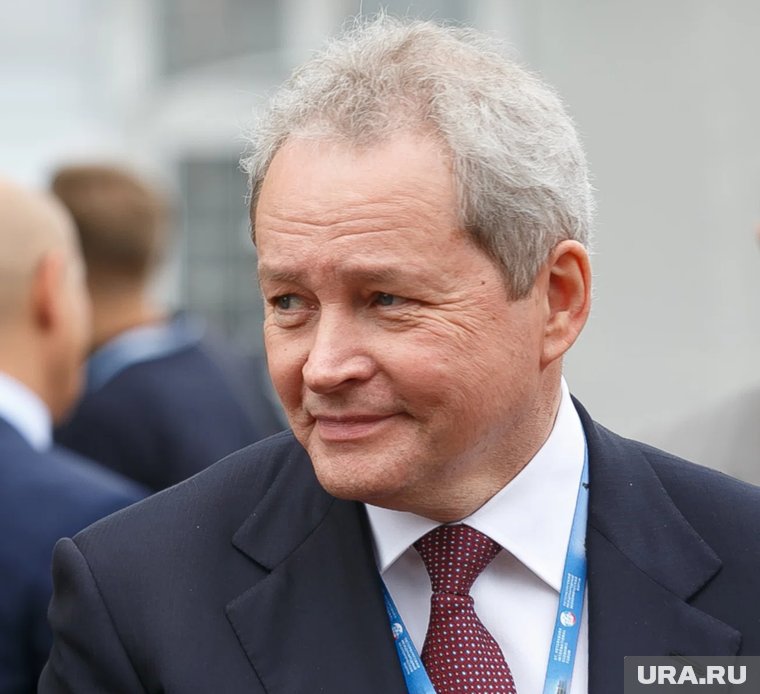 Виктору Басаргину вручили глобус