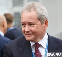 Виктору Басаргину вручили глобус