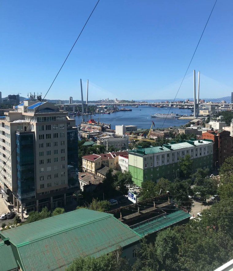 Трехкомнатная квартира с видом на Золотой мост обошлась в 60 тысяч рублей за 7 суток