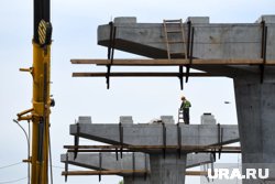 Строители уже приступили к монтажу и погружению свай