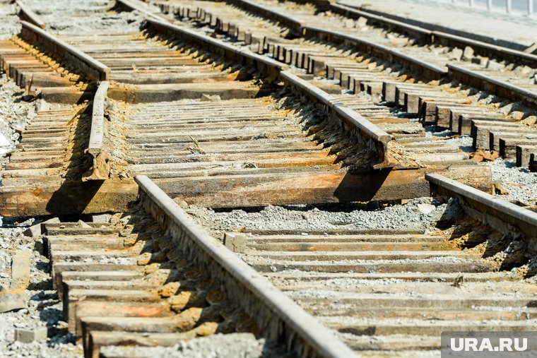 Рядом с городом начали строить железную дорогу для нужд Аляски