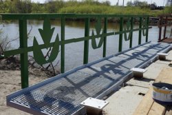 На строящемся мосту через реку Тобол делают пешеходные зоны