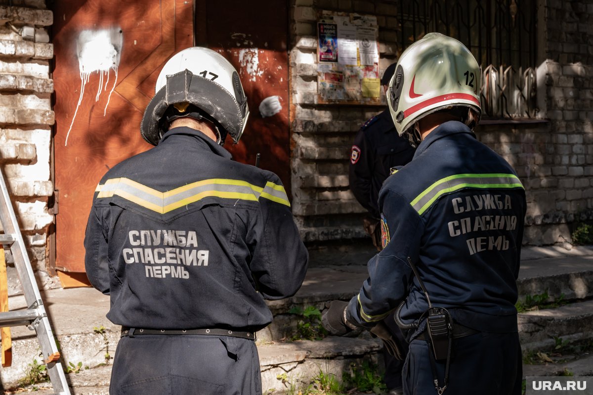 спасатели из Надымского района спасли женщину с двумя детьми