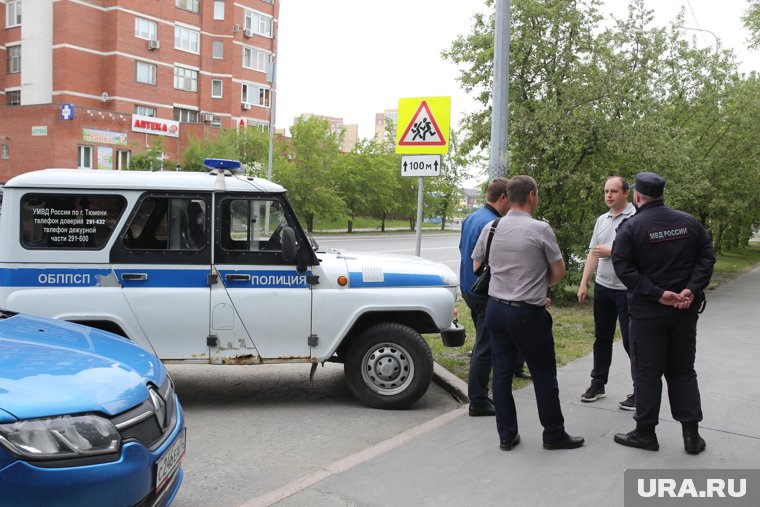 На собрание приехали сотрудники полиции