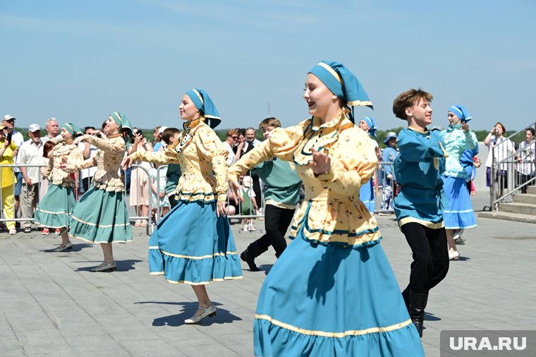 Творческие коллективы выступят на набережной