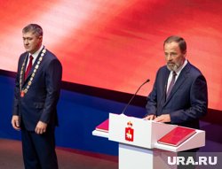 Игорь Комаров поздравил Дмитрия Махонина с избранием устно 