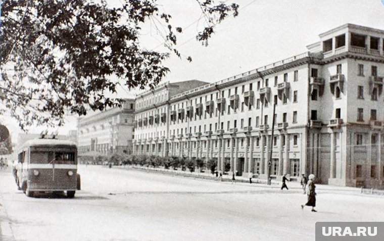Троллейбус на проспекте Ленина (1950-е годы)