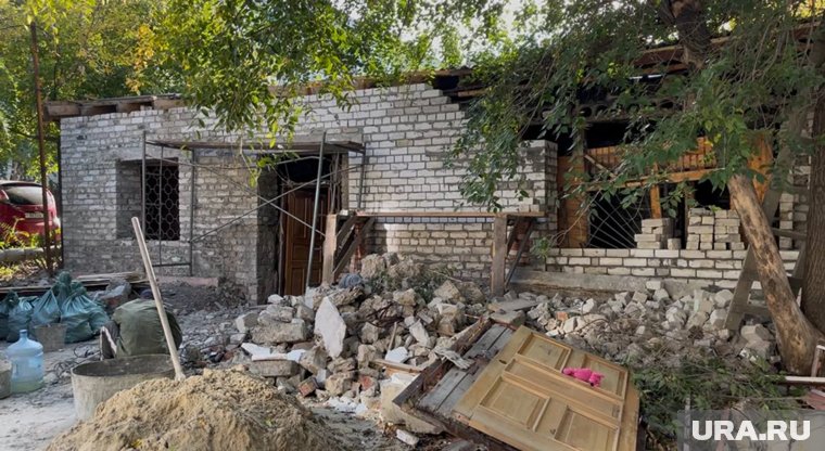 В Кургане начали демонтировать здание, где раньше была баня-сауна