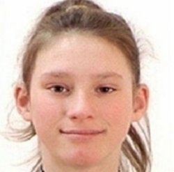 Кристина отправилась в школу, но не дошла до нее