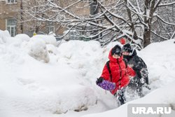 Мальчик из Излучинска застрял в сугробе около теплотрассы