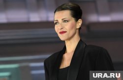 Антонова с детства тянулась к искусству: посещала эстрадный коллектив «Атас» и театральную студию