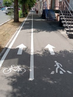 В Кургане на улице Коли Мяготина появились велосипедные дорожки