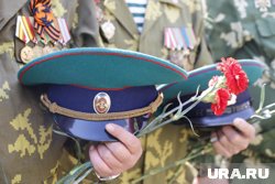 Курганские власти поздравили пограничников 
