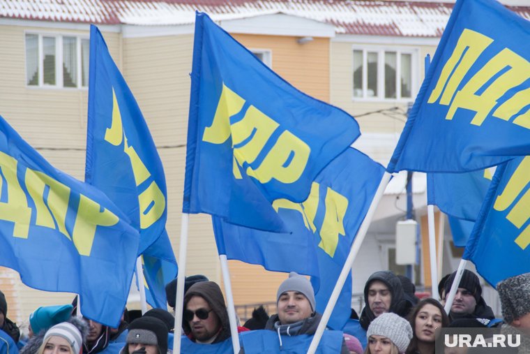 В ходе встречи, члены ЛДПР и руководитель молодежного центра запланировали несколько мероприятий