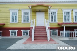 В дом Нарышкина можно временно войти по главной лестнице 