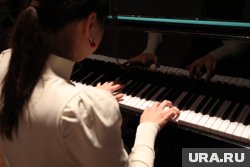 Учитель по фортепиано напала на воспитанницу из-за праздничного пирога