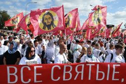 Возрождение вековых традиций и десятки тысяч верующих: как прошел крестный ход в Москве. Фоторепортаж