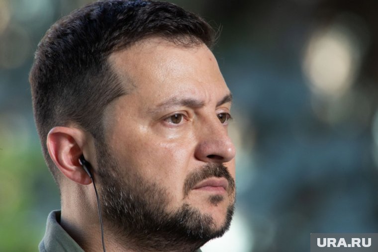 Зеленский растерял поддержку сторонников из-за нового закона