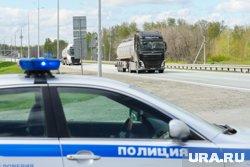 На месте аварии работают инспекторы ДПС (архивное фото)