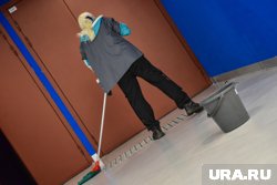 В Курганской области уборщице выплатили почти 100 тысяч рублей за время простоя предприятия