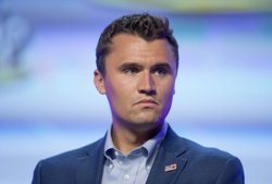 «Я прощаю убийцу своего мужа»: как прошла панихида по убитому консервативному политику Кирку