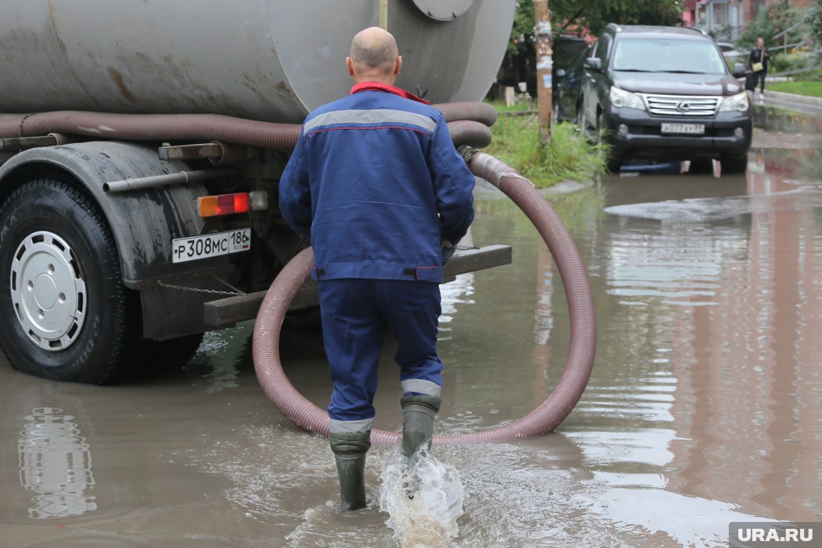 В Кетовском округе начали откачивать воду (архивное фото)