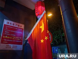 Национальные флаги вывешивают даже на самых маленьких забегаловках